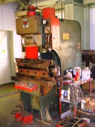 板金機械【2010077】アマダ製中古板金機械万能油圧ベンダー　SPH-30C　1980年型買取