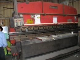 板金機械【2007031】アマダ製中古油圧ベンダーRG-100　1989年製